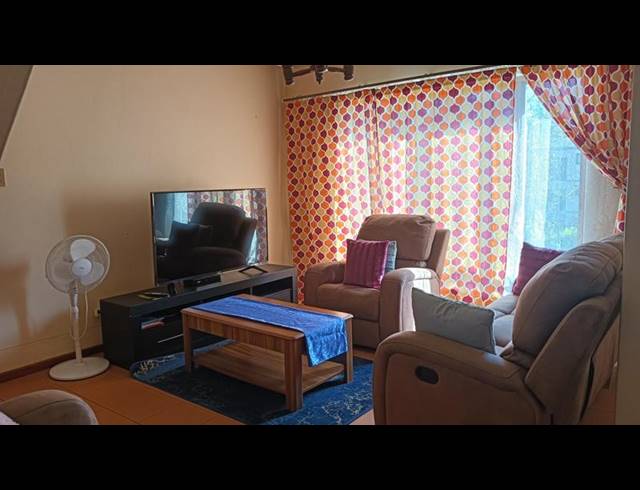 2 BEDROOM PROPERTY TO RENT IN FIELDS HILL